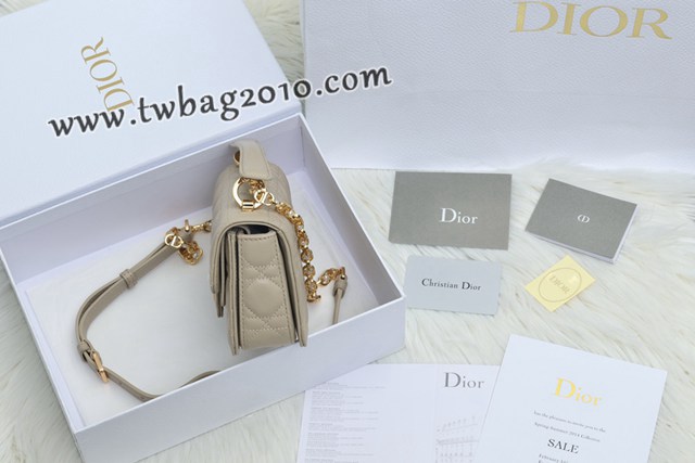Dior专柜2024新款迪奥高仿原单小牛皮Cannage藤格纹珍珠包斜挎包 djfk1662